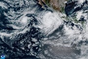 Satelitná snímka zverejnená NOAA, tropická búrka Priscilla sa formuje vo východnom Pacifiku pri pobreží Mexika.
