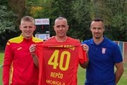 Klubová legenda Varína Miroslav Repáň (v strede) ukončila hráčsku kariéru. 