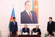 Maroš Žilinka pri podpise memoranda o spolupráci s generálnym prokurátorom Azerbajdžanu.
