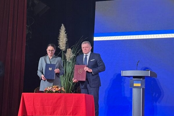 Ukrajinská premiérka Svyrydenková a slovenský premiér Robert Fico.