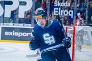 Obranca HC Slovan Bratislava Tomáš Kráľovič oslavuje premenený nájazd.