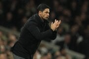 Tréner Arsenalu Mikel Arteta.