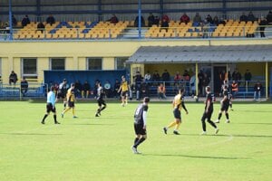 Záber zo stretnutia Hurbanovo - Komjatice 3:0. 