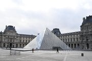 Múzeum Louvre zostáva zatvorené.