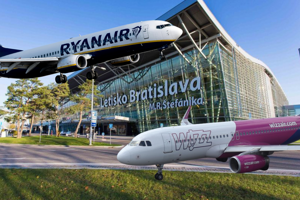 Začala sa cenová bitka o Bratislavu. Ryanair znížil ceny v novembri až na 15 eur, Wizz Air je ticho