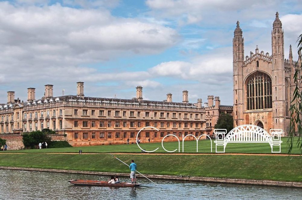 Cambridge.
angl. Cam+bridge(=most)