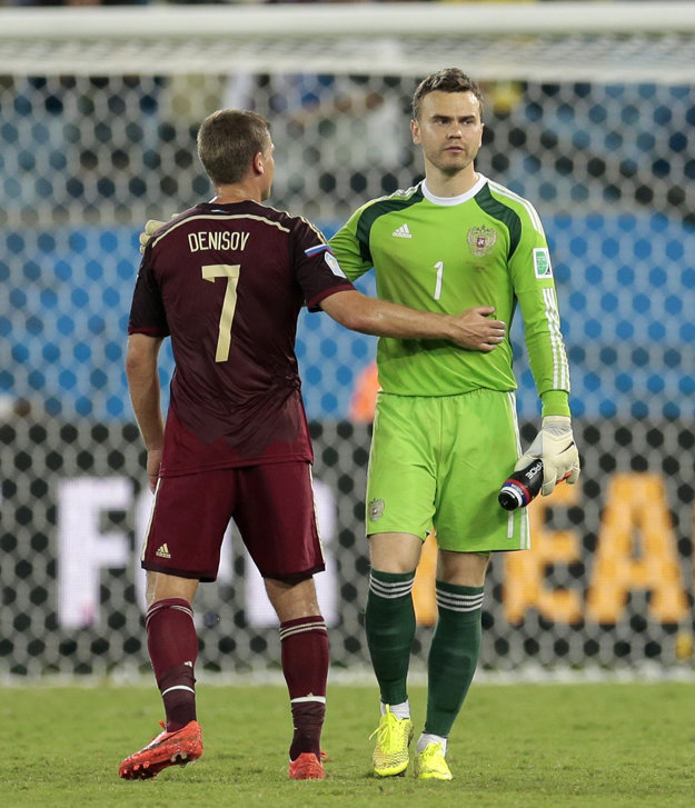 Na svetovom šampionáte v Brazílii pred dvoma rokmi Denisov nechýbal. Nebyť zranenia, predstavil by sa aj na šampionáte starého kontinentu.