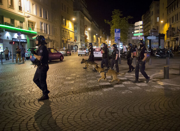 Zasahovať musela polícia.