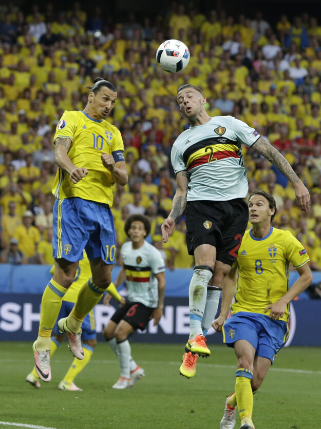 Zlatan Ibrahimovič (s číslom 10) sa na tomto šampionáte stále nepresadil.