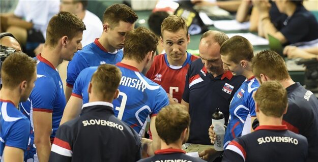Slovenskí volejbalisti sa po úvodnej prehre tentoraz tešili z víťazstva.