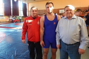 Tréner E. Cap, zápasník T. Krupjak a majster športu Fr. Kováč.