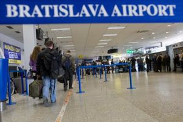 Bratislavské letisko sa prenajme. &#8908;FOTO SME – VLADIMÍR ŠIMÍČEK
