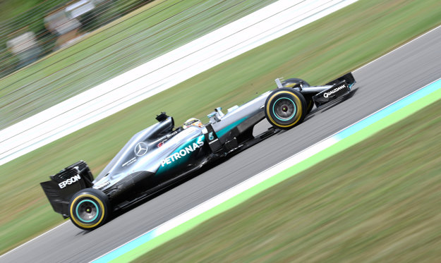 Lewis Hamilton jazdil dominantne.