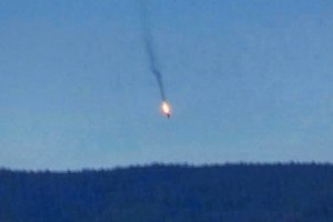 Zostrelený stíhací bombardér na turecko-sýrskej hranici.