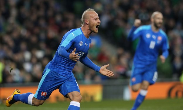 Miroslav Stoch oslavuje jeden zo svojich gólov v drese slovenskej reprezentácie. Podľa toho, čo vyhlásil tréner Ján Kozák, si hráč minimálne pod jeho vedením už v národnom tíme nezahrá.