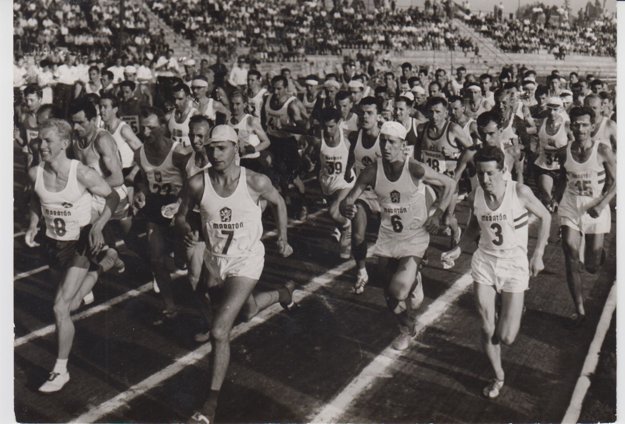 Štart maratónu na štadióne Lokomotívy.