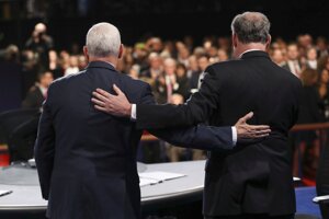 Republikánsky kandidát na viceprezidenta Mike Pence a demokratický kandidát Tim Kaine.