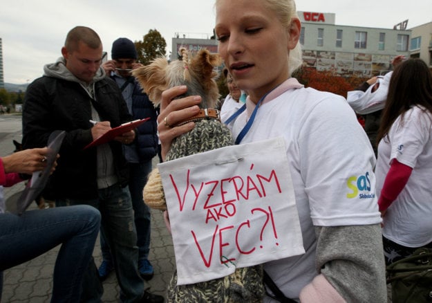 Na problém slovenskej legislatívy vo vzťahu k zvieratám upozornili psičkári j dobrovoľníci z útulkov.  (zdroj: Ján Krošlák)