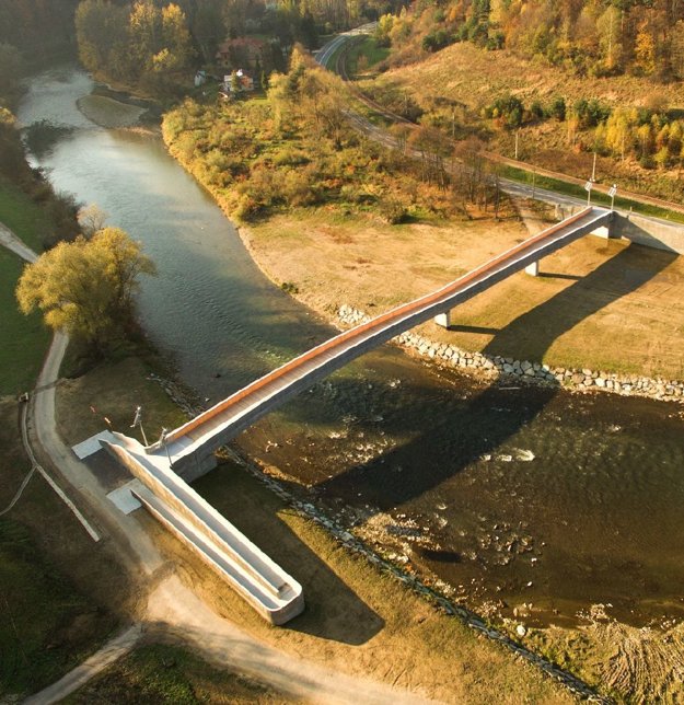 Pešia a cyklistická lávka SK/PL Sulín – Muszyna-Żegiestów. zerozero / Irakli Eristavi, Pavol Šilla, spolupráca: Arcus Jerzy Bajer, Tadeusz Wojciechowski (zdroj: FOTO - DANIELA DOSTÁLKOVÁ, JAROSLAV VAĽKO)