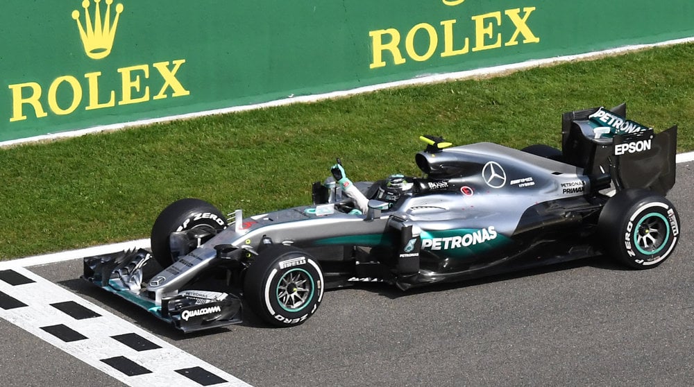 Nico Rosberg a jeho tím Mercedes oslavujú víťazstvo na Veľkej cene Belgicka.