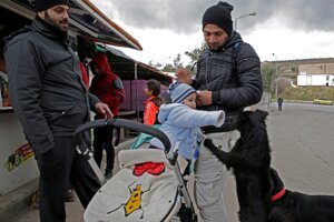 Utečenci mrznú v gréckych táboroch. 