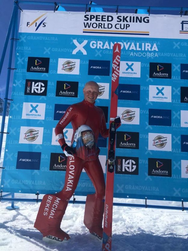 V špeciálnej kombinéze pre kategóriu S1. Po zisku 10. miesta na pretekoch SP v Andorre.