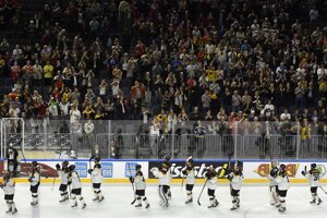 Nemeckí hokejisti sa lúčia s domácimi fanúšikmi. Vo svojom poslednom stretnutí na MS v hokeji 2017 dokázali potrápiť Kanadu.