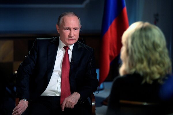 Kellyová sa Putina pýtala aj na údajné zasahovanie Ruska do kampane.