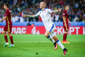 Vladimír Weiss v klube nehráva, v reprezentácii je nenahraditeľný.
