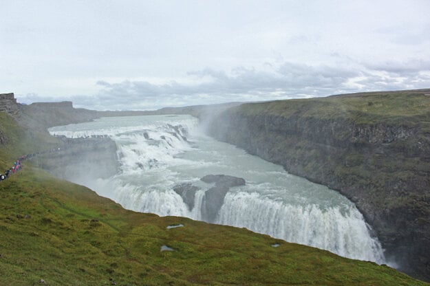 Silný prúd vodopádu Gullfoss