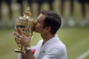 Švajčiar Roger Federer v roku 2017 po ôsmy raz ovládol Wimbledon a získal svoju už 19. grandslamovú trofej.