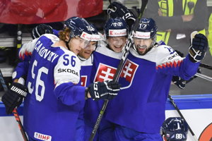 Slovenskí hokejisti - zľava Michal Čajkovský, Andrej Sekera, Dávid Bondra a Dávid Buc.