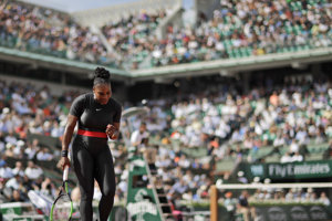 Tenistka Serena Williamsová v roku 2018 vzbudila pozornosť tým, že si počas zápasu obliekla celotelový úbor.