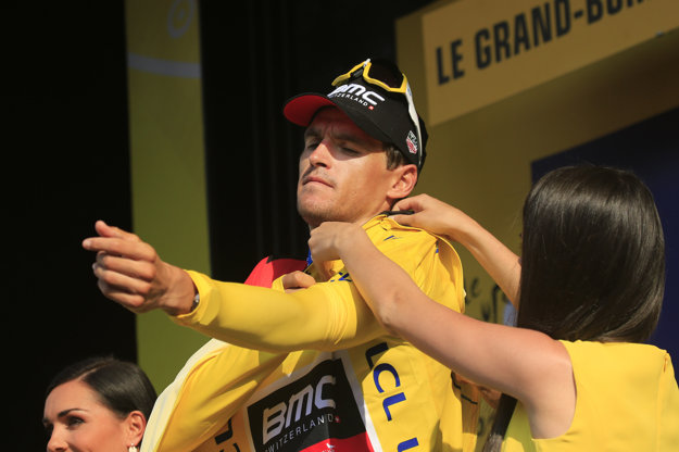 Greg van Avermaet si udržal žltý dres.