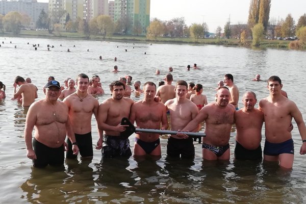 Zaplávali si v košickom jazere, tentoraz ľad nesekali.