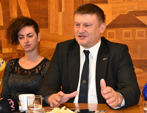 Lukáš Vorel a po jeho pravici Andrea Junger.