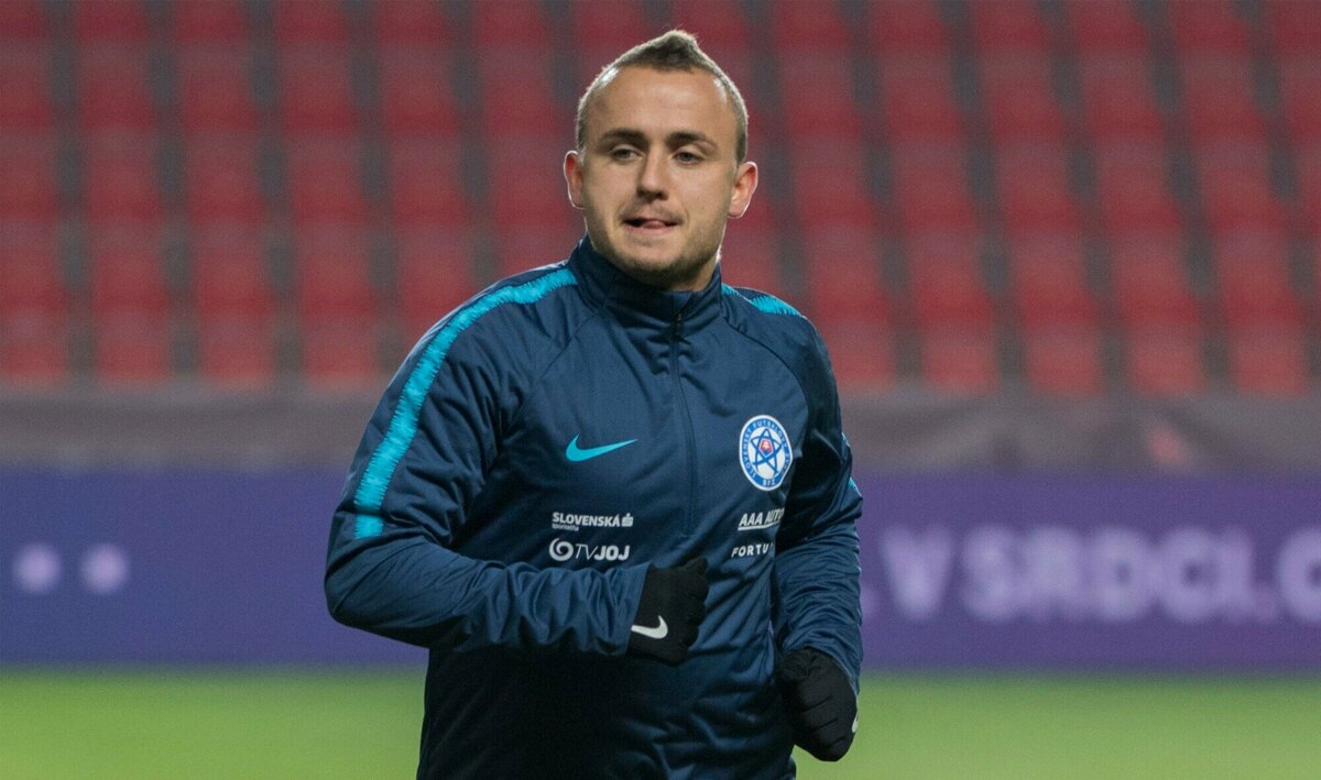 Lobotka entrenándose con Eslovaquia (Foto: Sport).