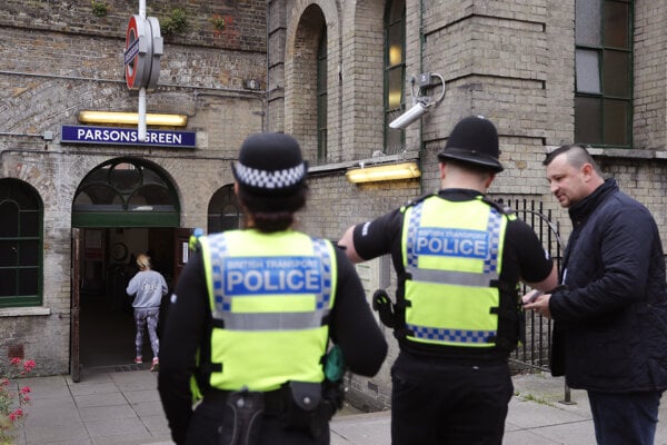 Íri našli podozrivý balík, zhoduje sa s listovými bombami z Británie