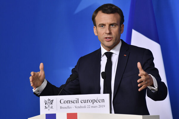 Macron: Francúzski vojaci nebudú nastoľovať verejný poriadok