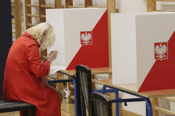 Strana Právo a spravodlivosť chce prepočítať hlasy po tom, ako prišla o kreslá v Senáte