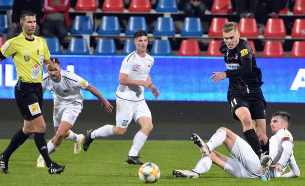 Jakub Švec (v čiernom) bol kľúčovým elementom vo výhre Zlatých Moraviec nad Nitrou.