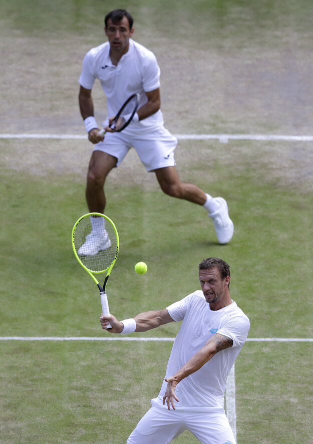 Filip Polášek (vpredu) si vlani zahral s Ivanom Dodigom v semifinále Wimbledonu.