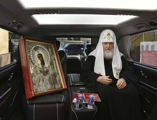 Ruský patriarcha žehná Moskve.