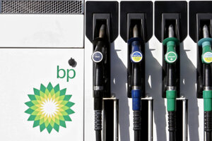 Logo britského ropného koncernu BP na čerpacej stanici.