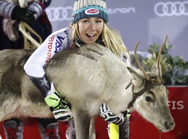 Mikaela Shiffrinová a jeden zo štvorice jej sobov Mr. Gru.
