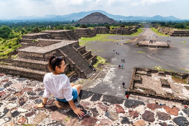 Teotihuacan, Pyramída Mesiaca a Pyramída Slnka