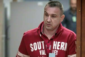 Róbert Okoličány. Polícia po ňom pátra už tri roky. Zatiaľ neúspešne.