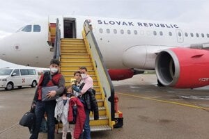 Sebi, jeho rodičia aj staršia sestrička odleteli v piatok 30. apríla z Bratislavy vládnym Airbusom A319 do Bostonu