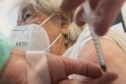Štát sa aktuálne zmeriava na očkovanie treťou dávkou a hlavne u seniorov nad 60 rokov.