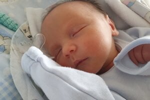 Jakubko Smataník (2040 g, 41 cm) sa narodil 23.5.2024 Simone a Lukášovi z Púchova. Tešia sa na neho súrodenci Lukáško, Patrik a Natálka.